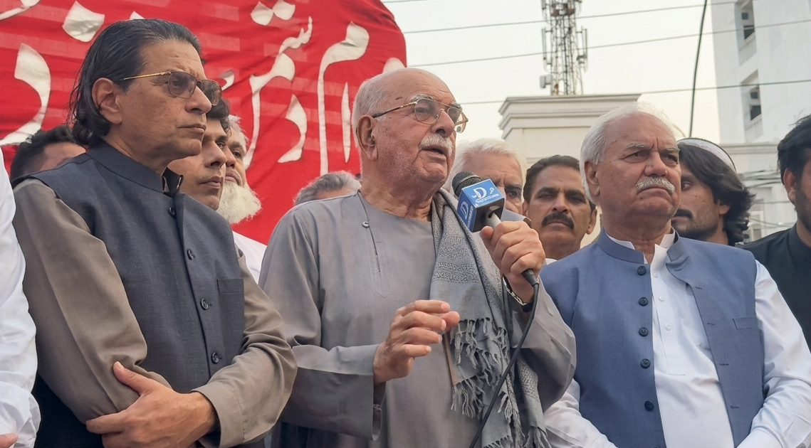 یہ سیاسی قیادت کی کمزوری ہے مزدوروں کو صحیح راستہ نہیں دکھایا گیا، قومی اسمبلی میں قائد حزب اختلاف محمود خان اچکزئی