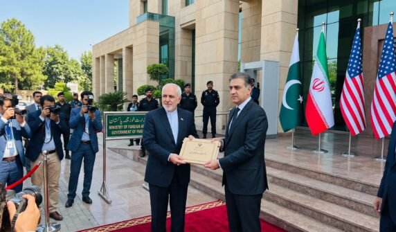 ایران نے جنگ کے خاتمے کی امریکی تجویز پر جواب پاکستان کے ذریعے بھیج دیا