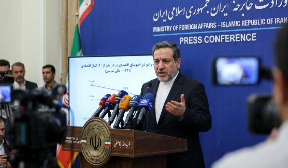 ایرانی وزیر خارجہ کا جنگ کے امریکا پر منفی معاشی اثرات پر طنز