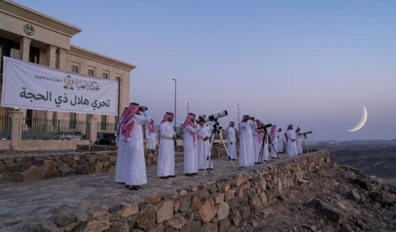 سعودی سپریم کورٹ کی آج شام کو ذوالحجہ کا چاند دیکھنے کی اپیل