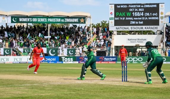 نیشنل اسٹیڈیم کراچی میں ویمن کرکٹ ایکشن، پہلا میچ آج کھیلا جائے گا