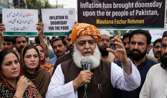 پاکستان میں غریب عوام پر مہنگائی کی قیامت ڈھا دی گئی، مولانا فضل الرحمن