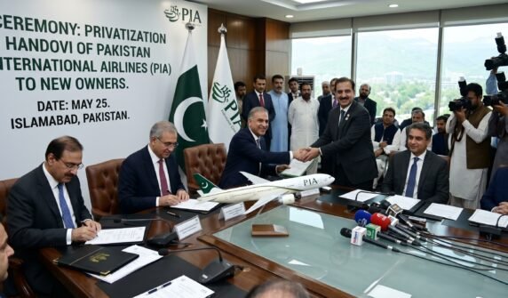 پی آئی اے 25مئی کو نئے مالکان کو حوالے کرنے کا فیصلہ