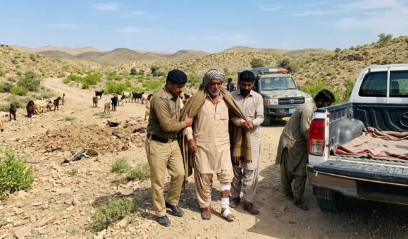 ڈیرہ بگٹی پیرکوہ کے علاقے لعلی ڈل ایریا میں بارودی سرنگ کے دھماکے کے نتیجے میں ایک چراوہاا شدید زخمی ہو گیا