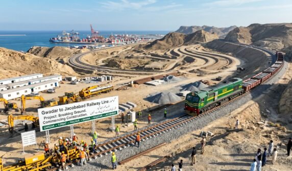 گوادر تا جیکب آباد ریلوے لائن منصوبے کا باقاعدہ آغاز، بلوچستان میں ترقی کا نیا باب کھل گیا
