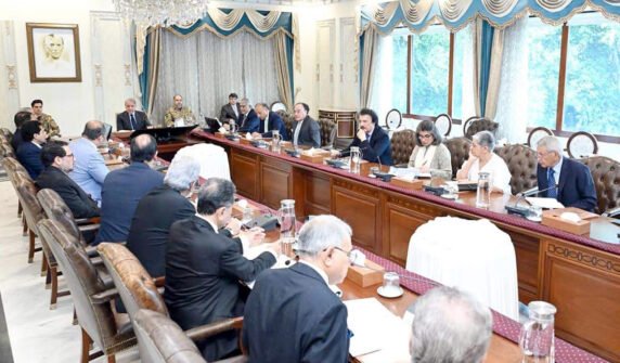 وزیر اعظم نے کمرشل کورٹس کے قیام کیلئے 8 رکنی کمیٹی تشکیل دیدی