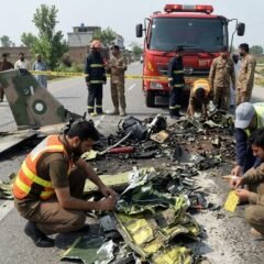 مردان میں پاک فضائیہ کا تربیتی طیارہ گر کر تباہ، 2 پائلٹس شہید