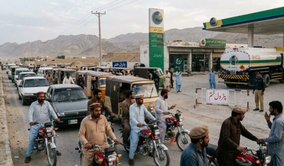 ایک سے دو روز میں پٹرول بحران پر قابو پا لیا جائے گا، بلوچستان حکومت کا باقاعدہ اعلان