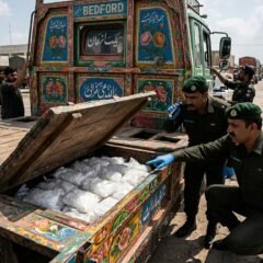 درخشان کسٹم نے ٹرک کے خفیہ خانوںسے 18کروڑ روپے مالیت کی آئس برآمد کرلی