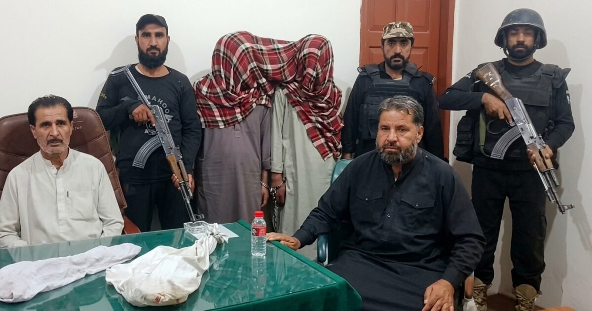 سوراب پولیس کی مؤثر کارروائی، خطرناک اسلحہ برآمد، دو افراد زیر حراست