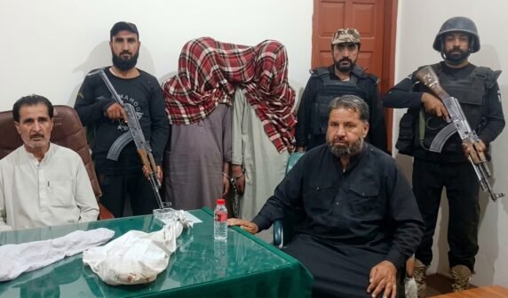سوراب پولیس کی مؤثر کارروائی، خطرناک اسلحہ برآمد، دو افراد زیر حراست