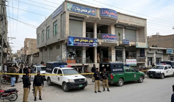 کوئٹہ کے غلزئی روڈ پر فائرنگ، پانچ افراد زخمی، مسلح ملزم پلازے کے اندر محصور