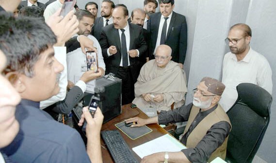ملک کو خانہ جنگی کی طرف دھکیلنے کی کوششیں خطرناک ہیں، محمود خان اچکزئی