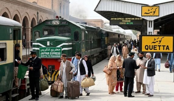 کوئٹہ،پشاور جانے والی جعفر ایکسپریس ایک روزہ بندش کے بعد بحال، ٹرین سروس دوبارہ شروع
