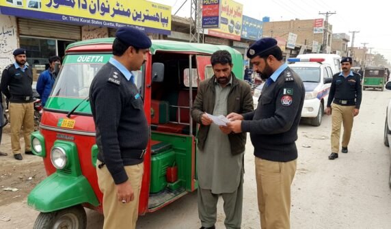 کوئٹہ میں غیر قانونی رکشوں کے خلاف کریک ڈاؤن، متعدد رکشے بند