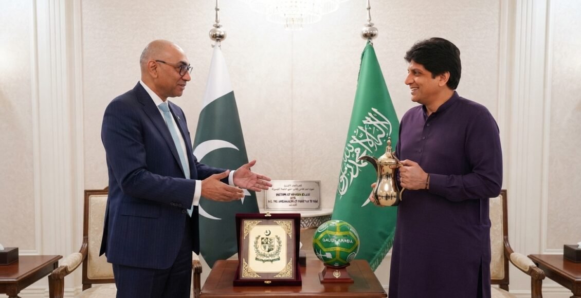 محسن گیلانی کی سعودی عرب میں پاکستان کے سفیر سے ملاقات